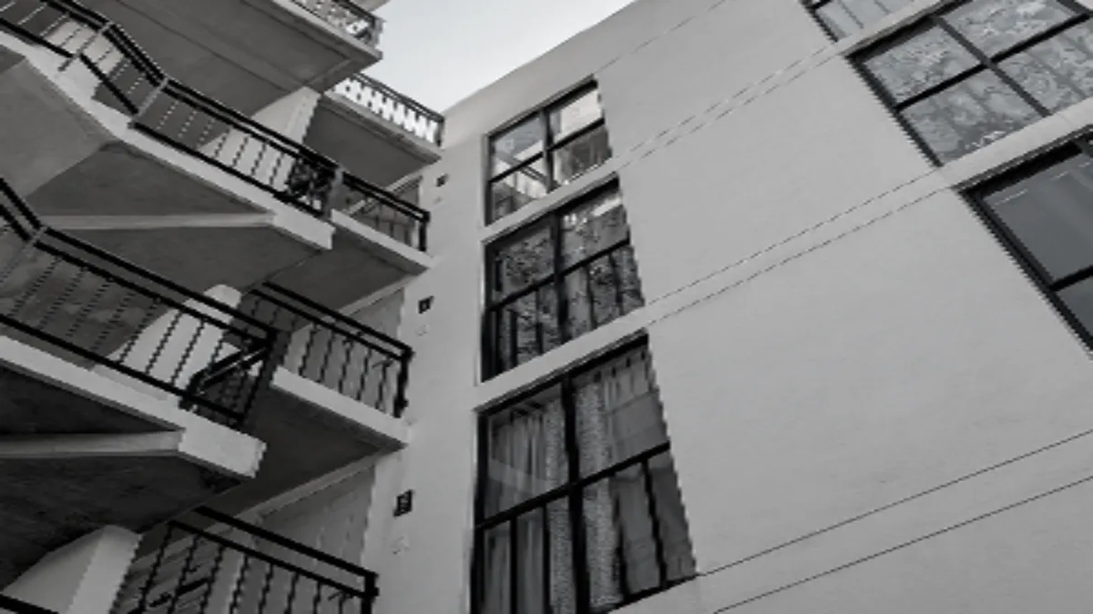 Ahorita nos sale más barato o le sale más barato al mercado construir vivienda vertical porque los servicios ya están.