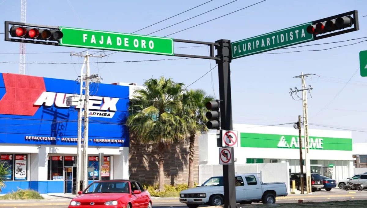 Traslado de poniente a oriente por Faja de Oro, giro a la izquierda en calle Minatitlán.