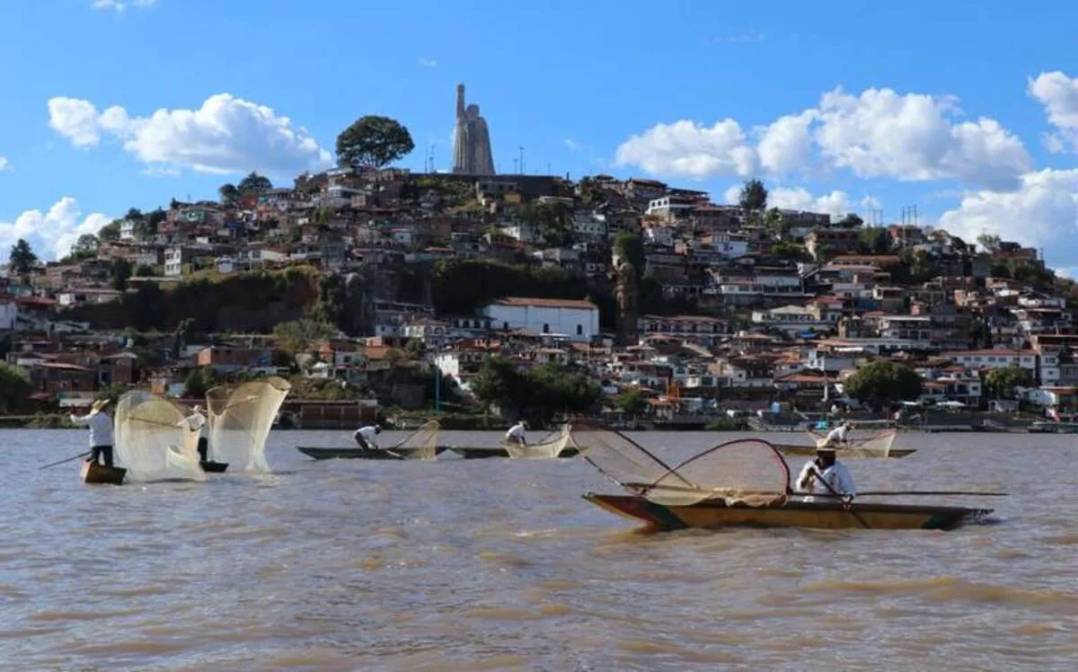 Janitzio es una isla de magia y tradición en el corazón del lago de ...