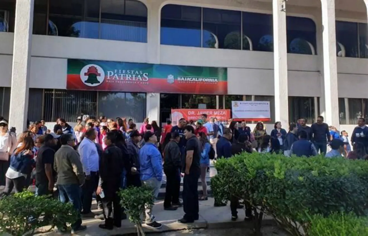 Trabajadores tomaron diversas oficinas esta mañana/ Foto: Especial