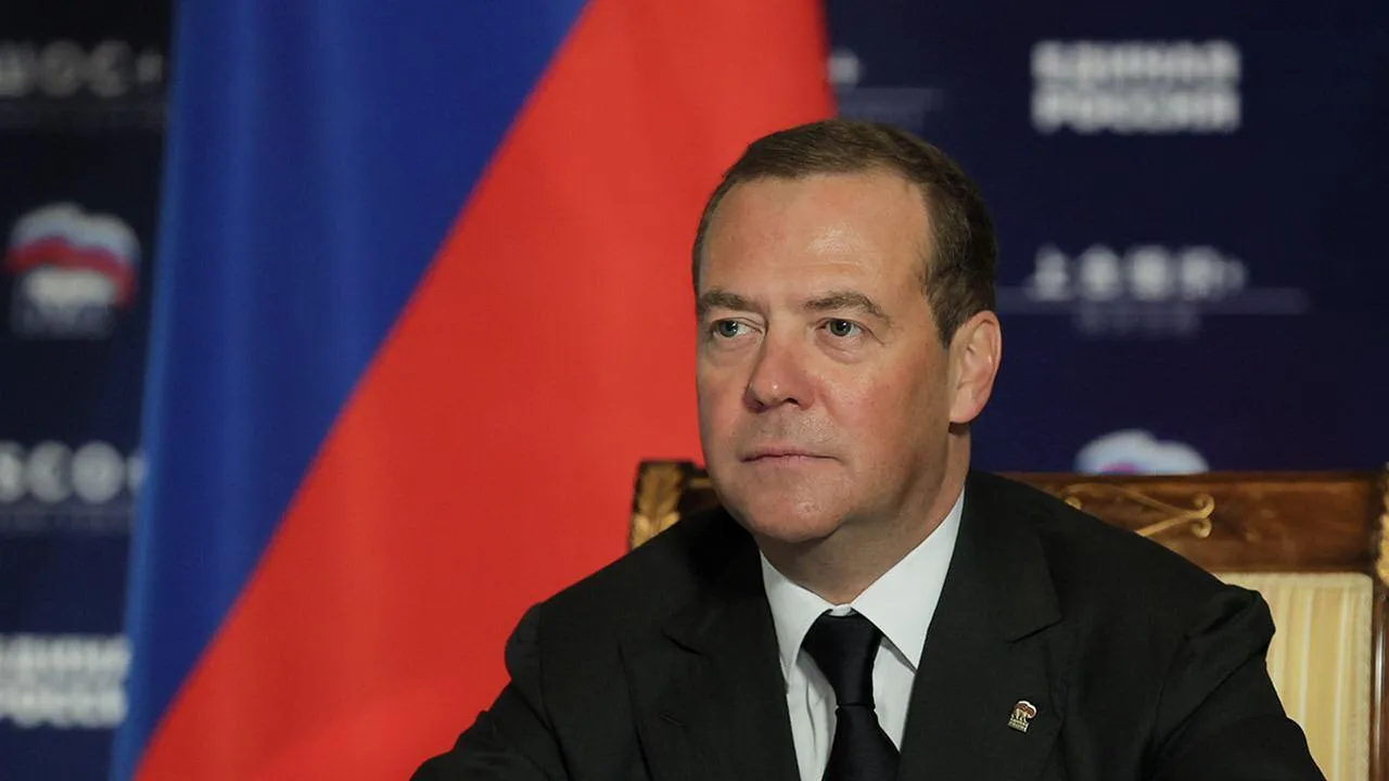 Una condición clave para resolver el conflicto debe ser "el cese completo de ayuda militar extranjera y dejar de compartir inteligencia con Kiev".