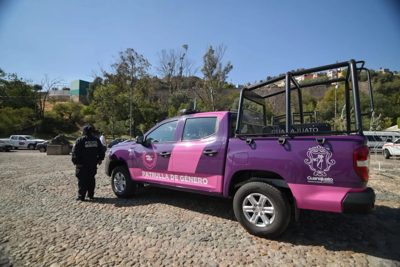Vamos a tener nuestra policía estatal de género, representando a las Fuerzas de Seguridad Pública del Estado y a la Secretaría de Seguridad y Paz.