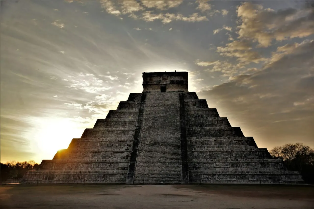 Dentro del castillo de Chichén Itzá se conserva un Chac Mool (escultura en piedra de figura humana) muy antiguo.