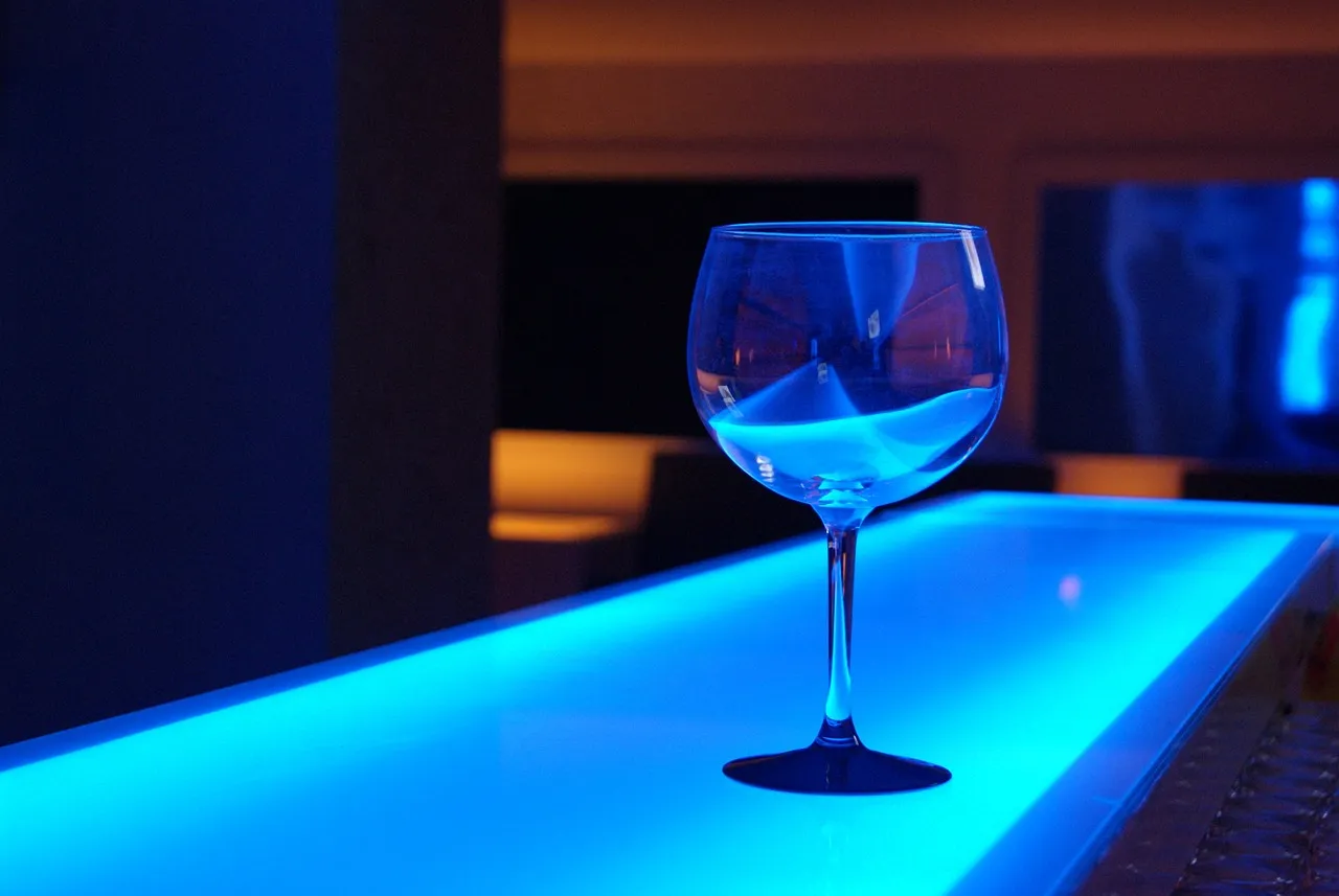 Empresarios del sector restaurantero y de bares han mostrado disposición para ajustarse a estas medidas.
