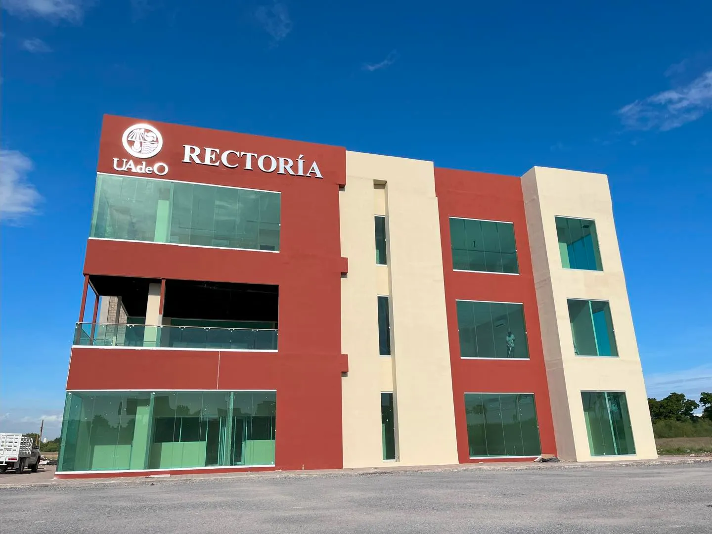Piden investigar edificio de la UAdeO que costó 68 mdp