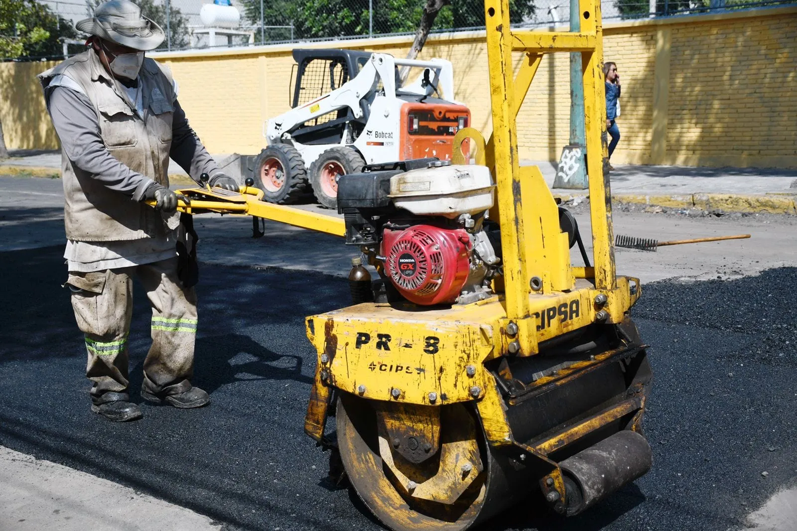 Aseguró que los 13 mil 906 kilómetros de vialidades que componen a la ciudad, quedarán libres de baches.
