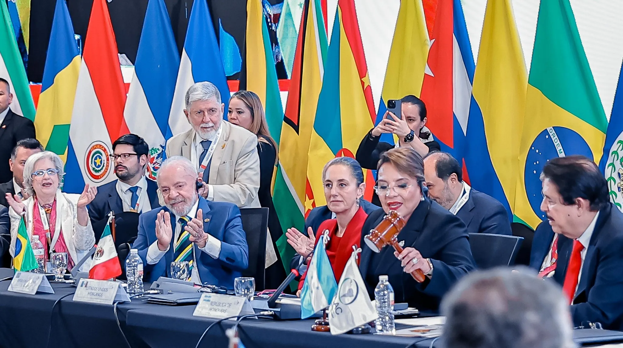El mandatario brasileño pidió a los líderes de la región "dejar de lado las diferencias" .