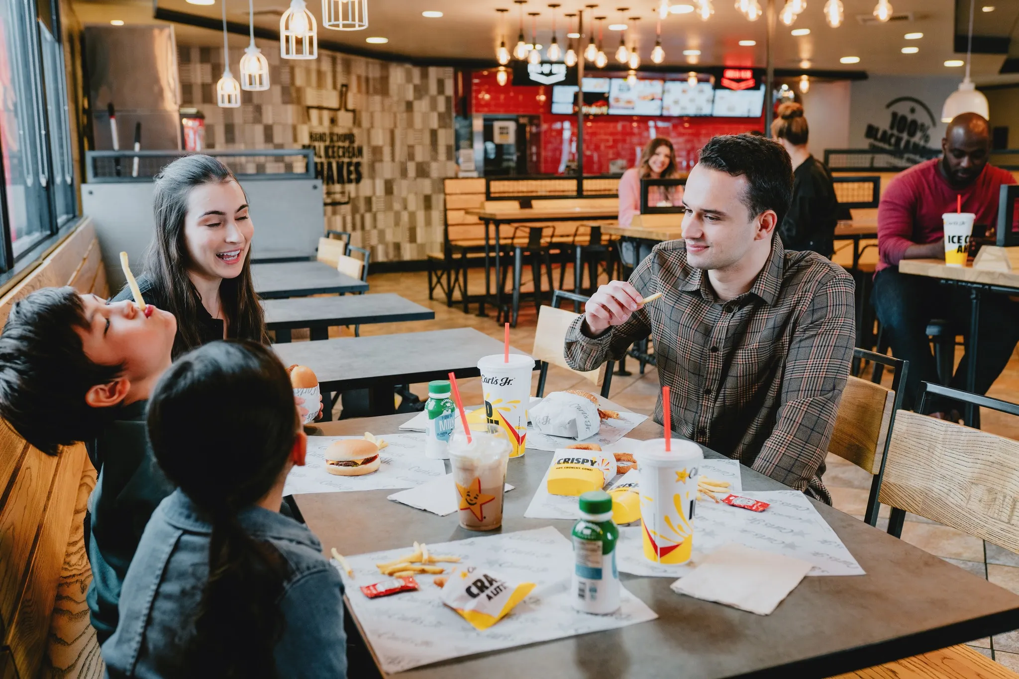 Hamburguesas gratis por un año: Carl's Jr. celebra su quinta apertura en Colima con promoción especial