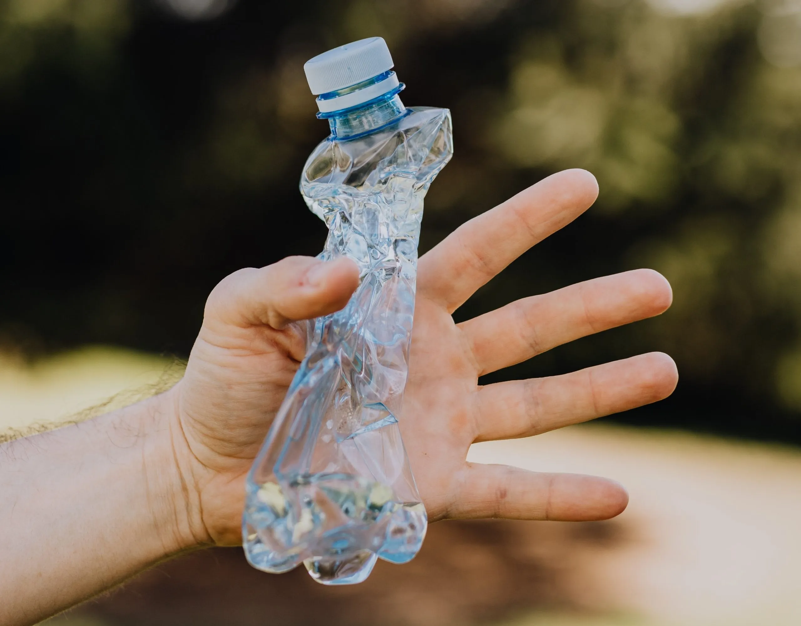 Nanopartículas de plástico saturan el agua embotellada