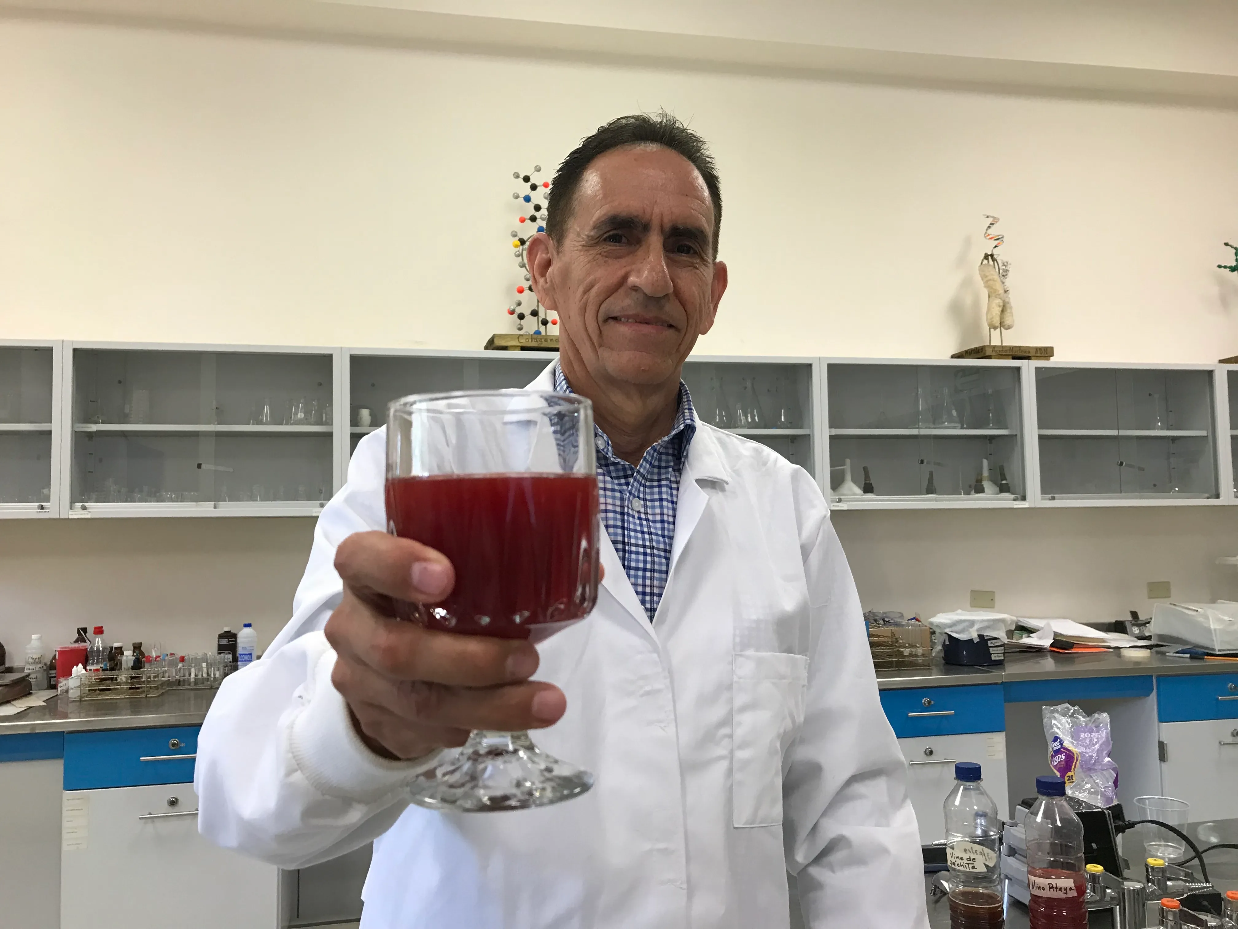 Laboratorio de la Universidad de Sonora sobre bebidas artesanales