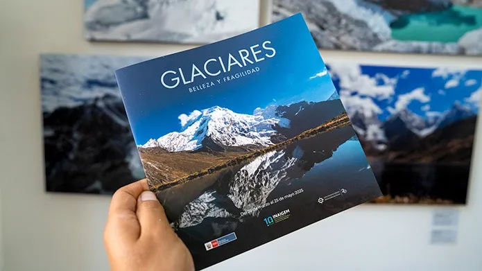 A través de fotografías se exponen la realidad de los glaciares de la nación sudamericana.