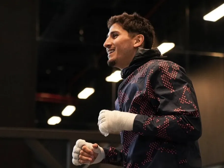 Verde quiere dejar claro por qué decidió dar el salto al boxeo profesional.