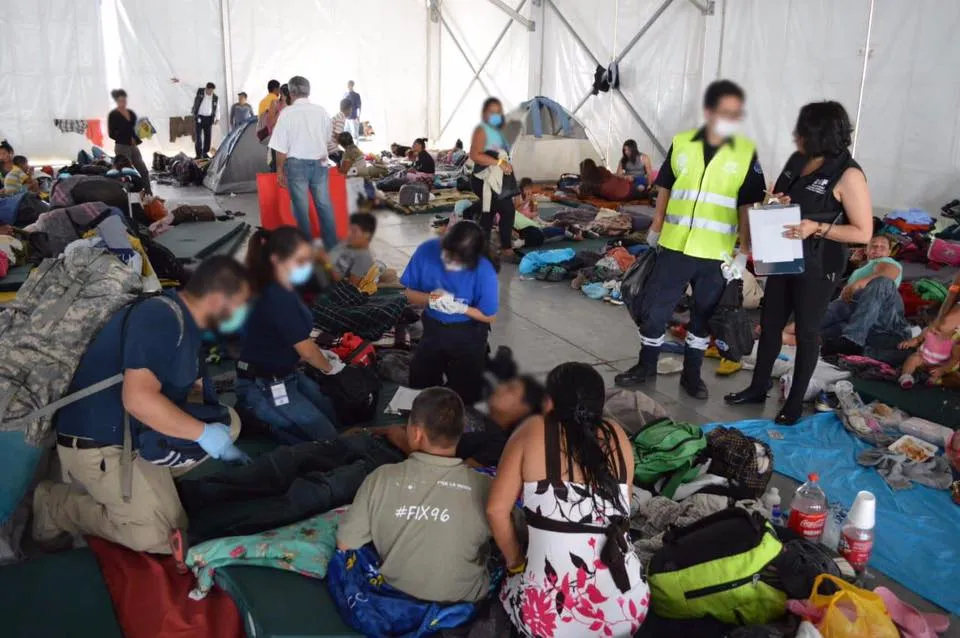 Son deportaciones de núcleos familiares, y en algunos casos vienen con los esposos. [...] Son familias completas, solo de mexicanos.