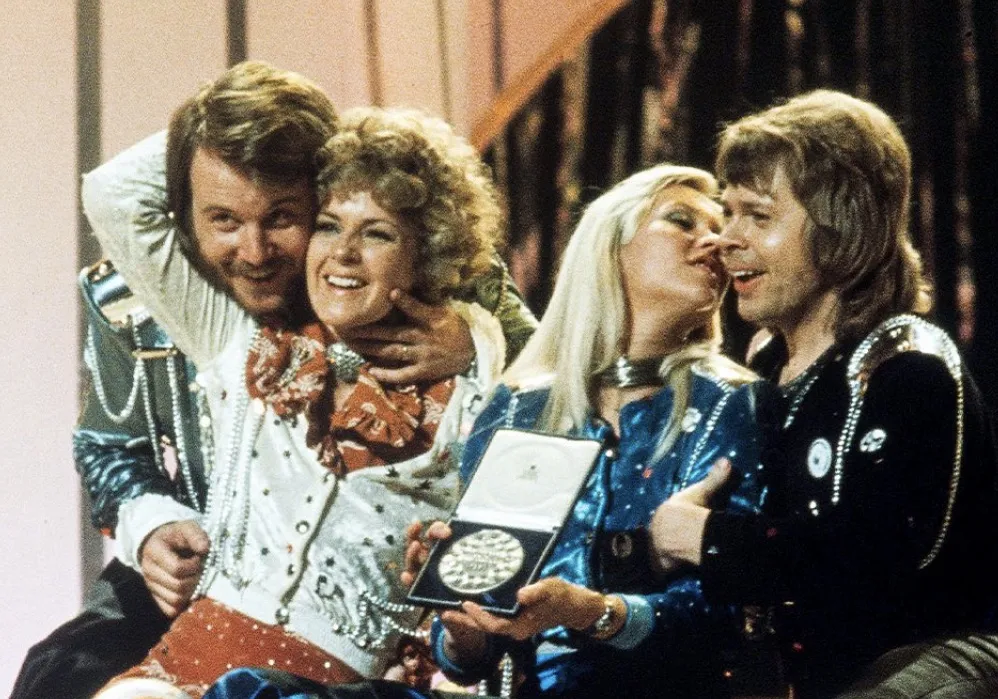 No, creo que ABBA es, por mucho, el grupo más exitoso de la historia en Suecia.