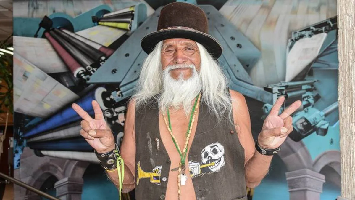 El último de los hippies de México sobrevive en Tlaxcala