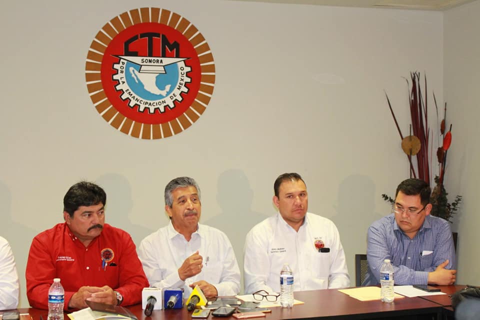 Javier Villarreal Gámez y otros líderes de la CTM en Sonora