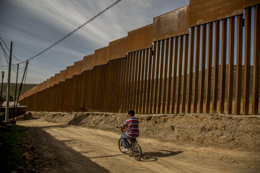 Muro fronterizo de Baja California