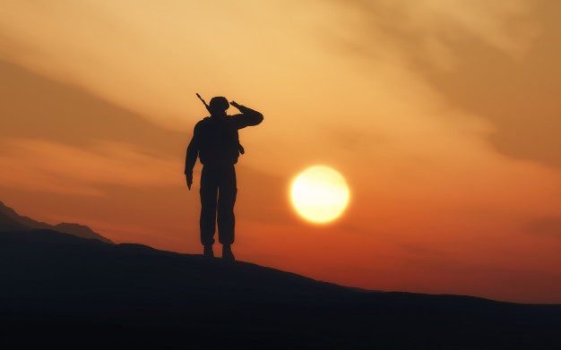 Soldado y puesta del sol