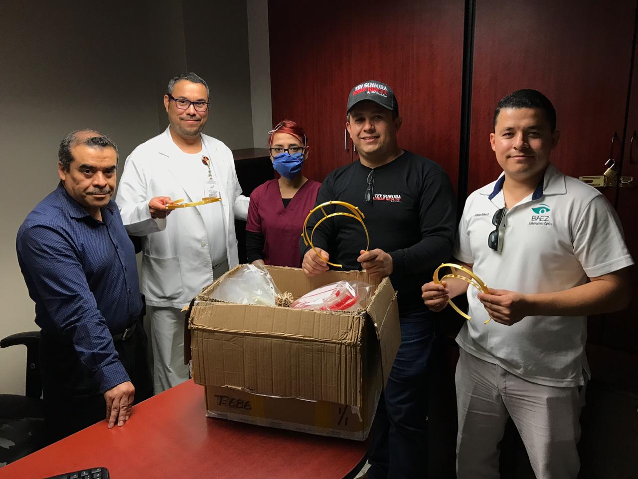 Las caretas que salvan del coronavirus a empleados de las salas de urgencias de Sonora