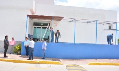 Supervisión de la colocación de una techumbre para una nueva sala en el Hospital General de Dolores Hidalgo