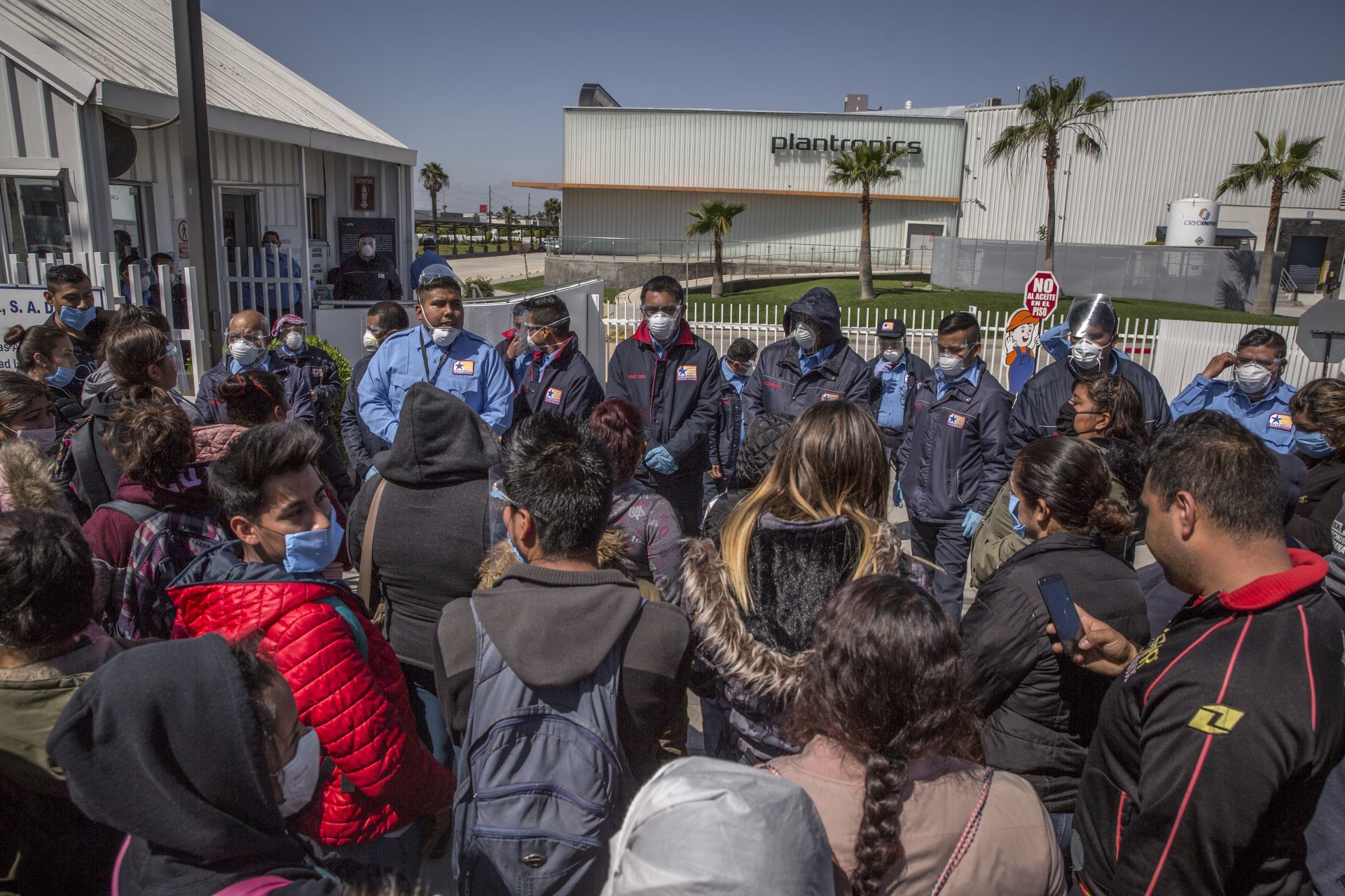 Trabajadores exigen suspensión de operaciones en empresa maquiladora de Tijuana