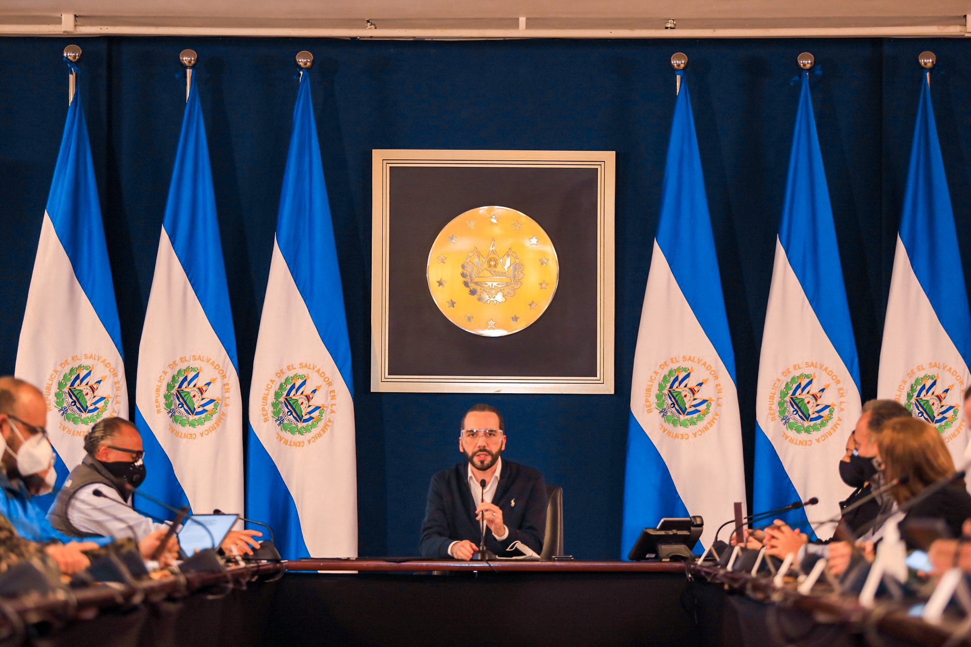 Nayib Bukele veta la reactivación económica de los empresarios y el Congreso de El Salvador