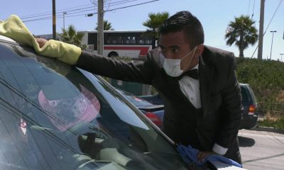 Brayan David Solís, licenciado limpia carros