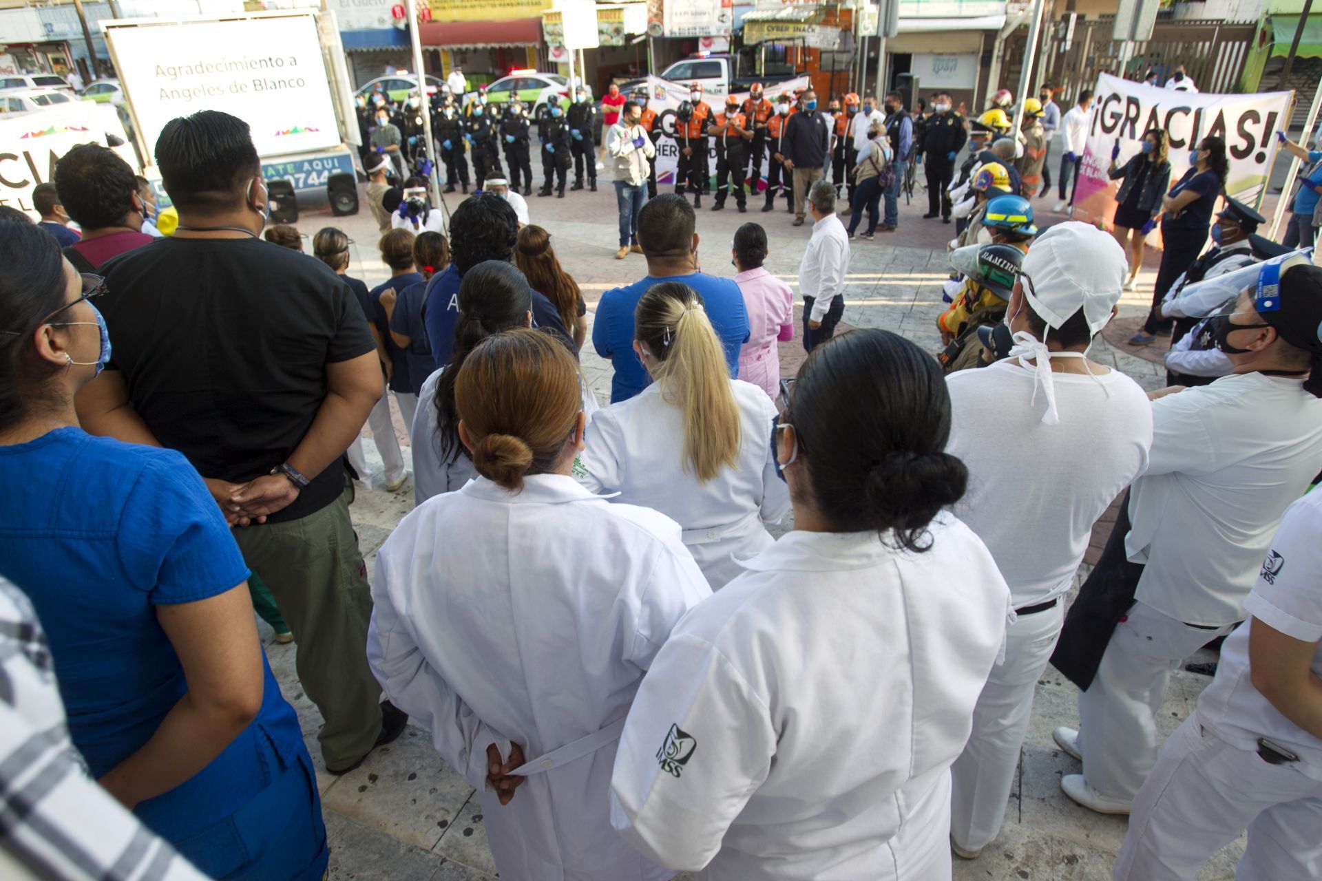 Dan becas a los hijos de médicos y enfermeras fallecidas por Covid-19 en Sonora