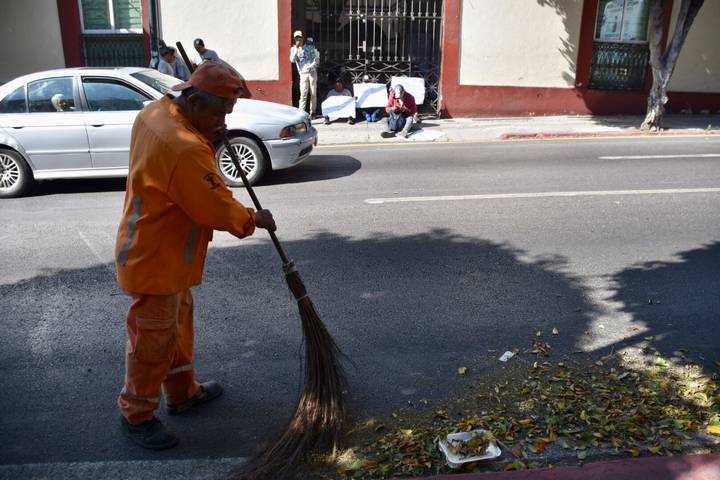 Cuernavaca se colapsa en la basura por falta de pago a recolectores