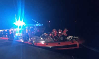 Marina rescata a 25 personas después de que su embarcación encallara cerca de Colima