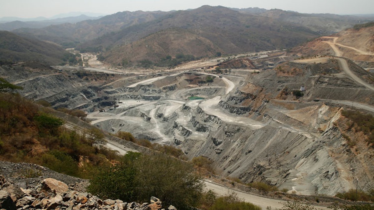 Trabajadores mineros de Arcelor Mittal se van a huelga ante la falta de pago de utilidades  