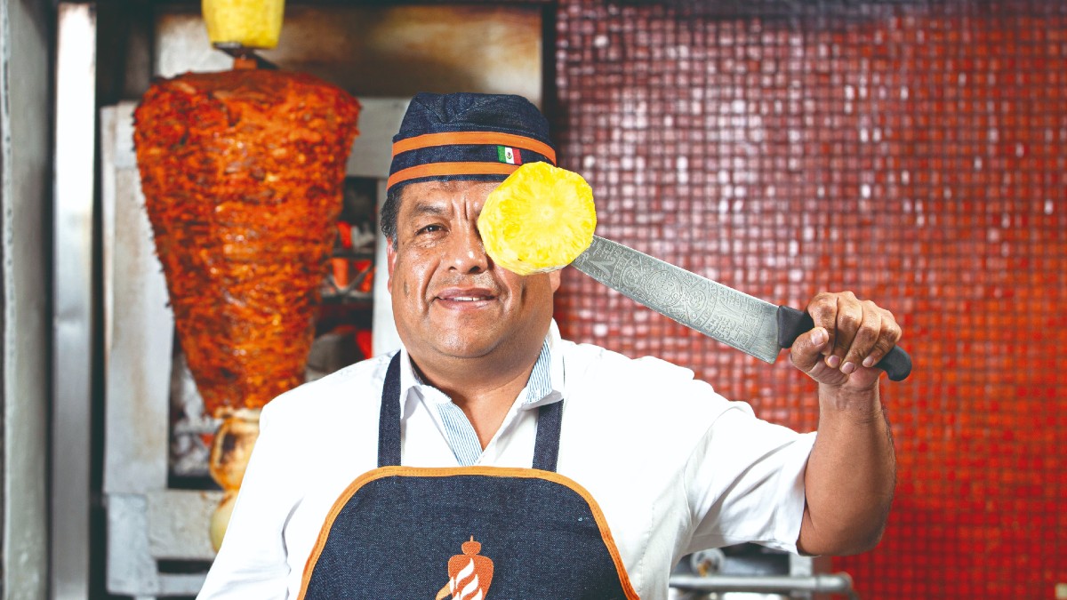 Con 1.6 millones de taqueros en México, el pastorero es uno de los oficios más deliciosos del país