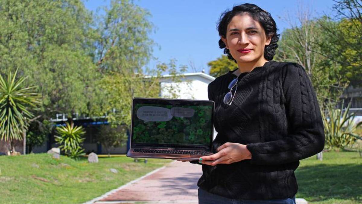 Una alumna de la Universidad de Querétaro usa luz ultravioleta para cultivar hortalizas