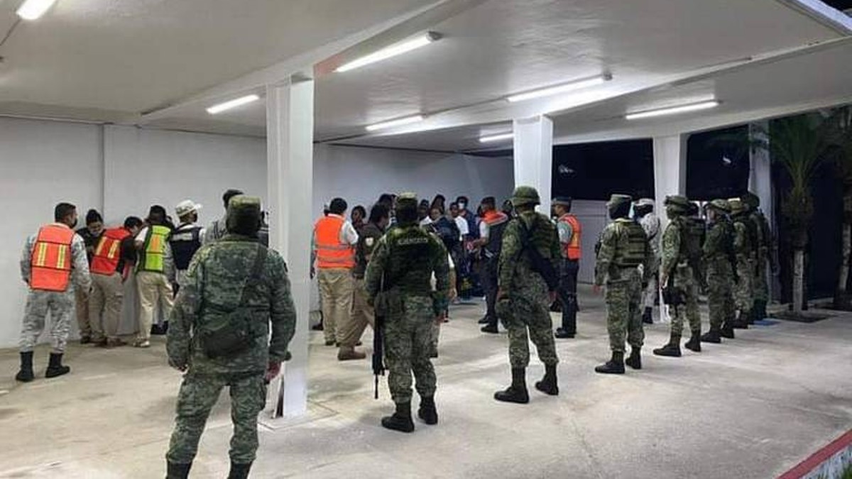 Niegan en Quintana Roo el ingreso al país a avión de Haití con 145 indocumentados
