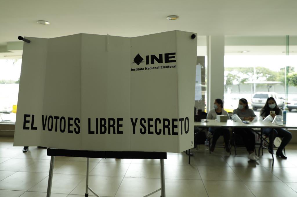 Un grupo de senadores de Morena exigen al INE expida la credencial para votar en formato digital 