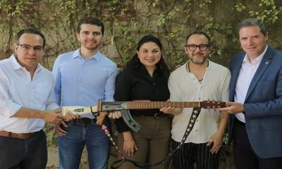 Con guitarra metralleta, promocionan cultura de la paz en Culiacán