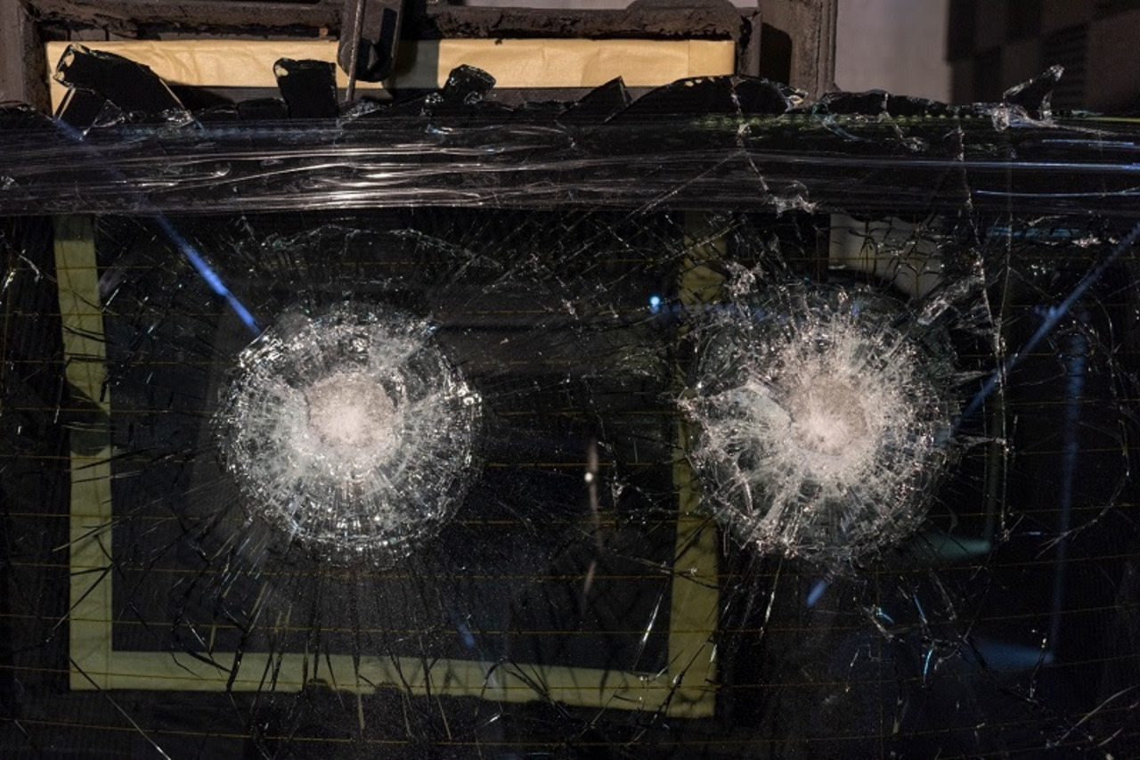 El vidrio blindado soporta las balas de las armas cortas, cuando son usadas en los ataques del crimen en México