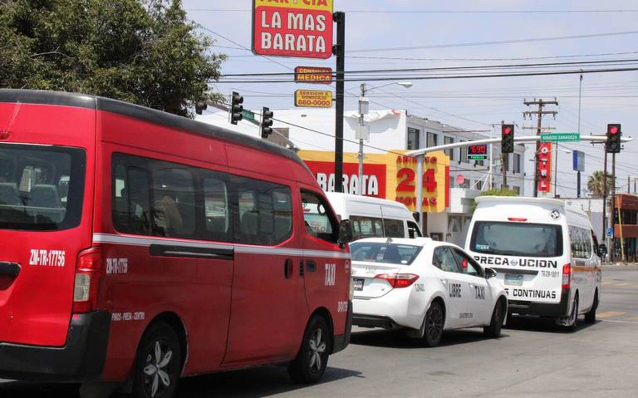 El gobierno de Baja California deja fuera a los taxis rojos del plan de reordenamiento