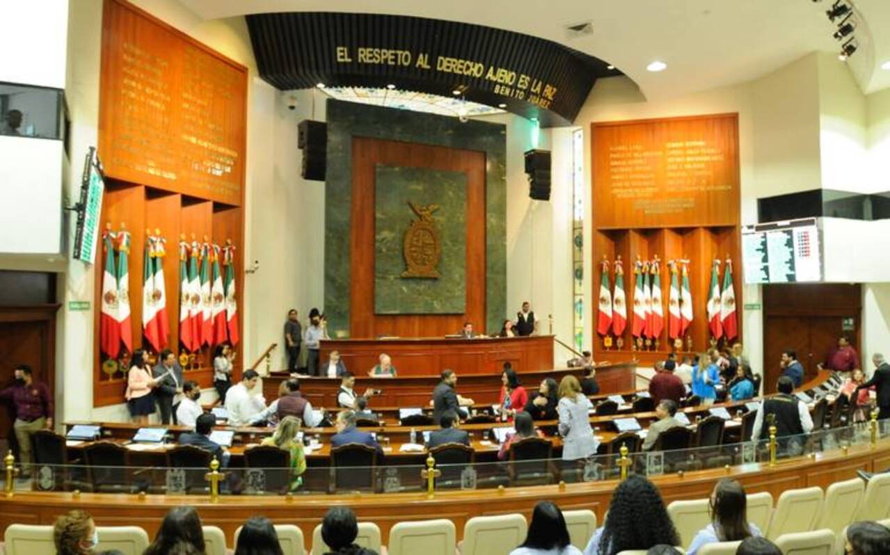 El Congreso de Sinaloa paga 105 millones de pesos mensuales a cada uno de sus 40 diputados