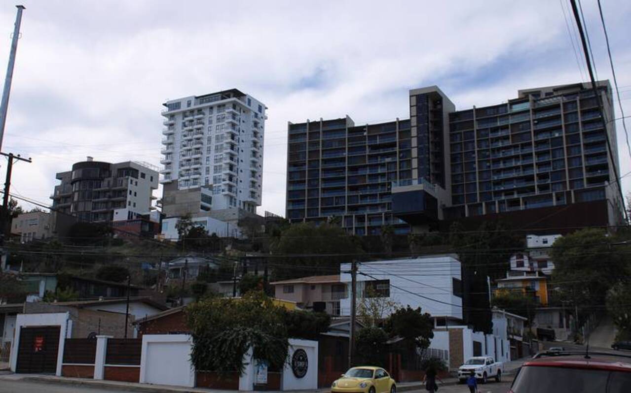 Desarrolladores de vivienda en Tijuana exigen aumentarle el impuesto predial a las plazas comerciales y naves industriales
