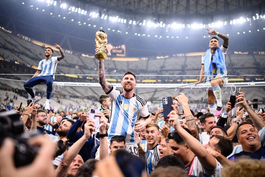 <strong>Lionel Messi: el niño de Rosario que no podía crecer y ahora es un gigante del futbol</strong>” itemprop=”contentUrl” /></figure><h4 class=
