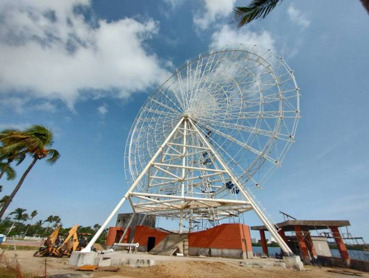 La mega rueda de la fortuna que se construye en Tampico quedará terminada en Semana Santa de 2023