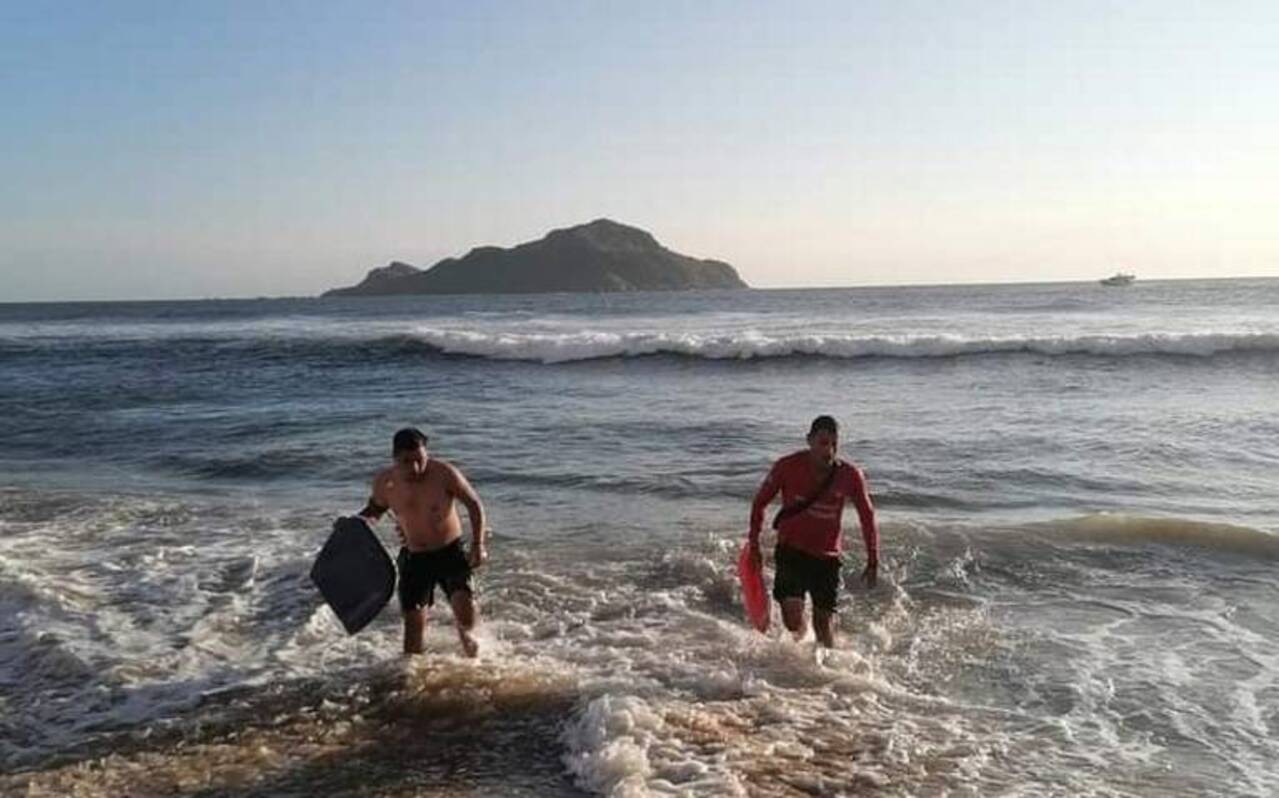 Van a la baja los rescates de bañistas en las playas de Mazatlán