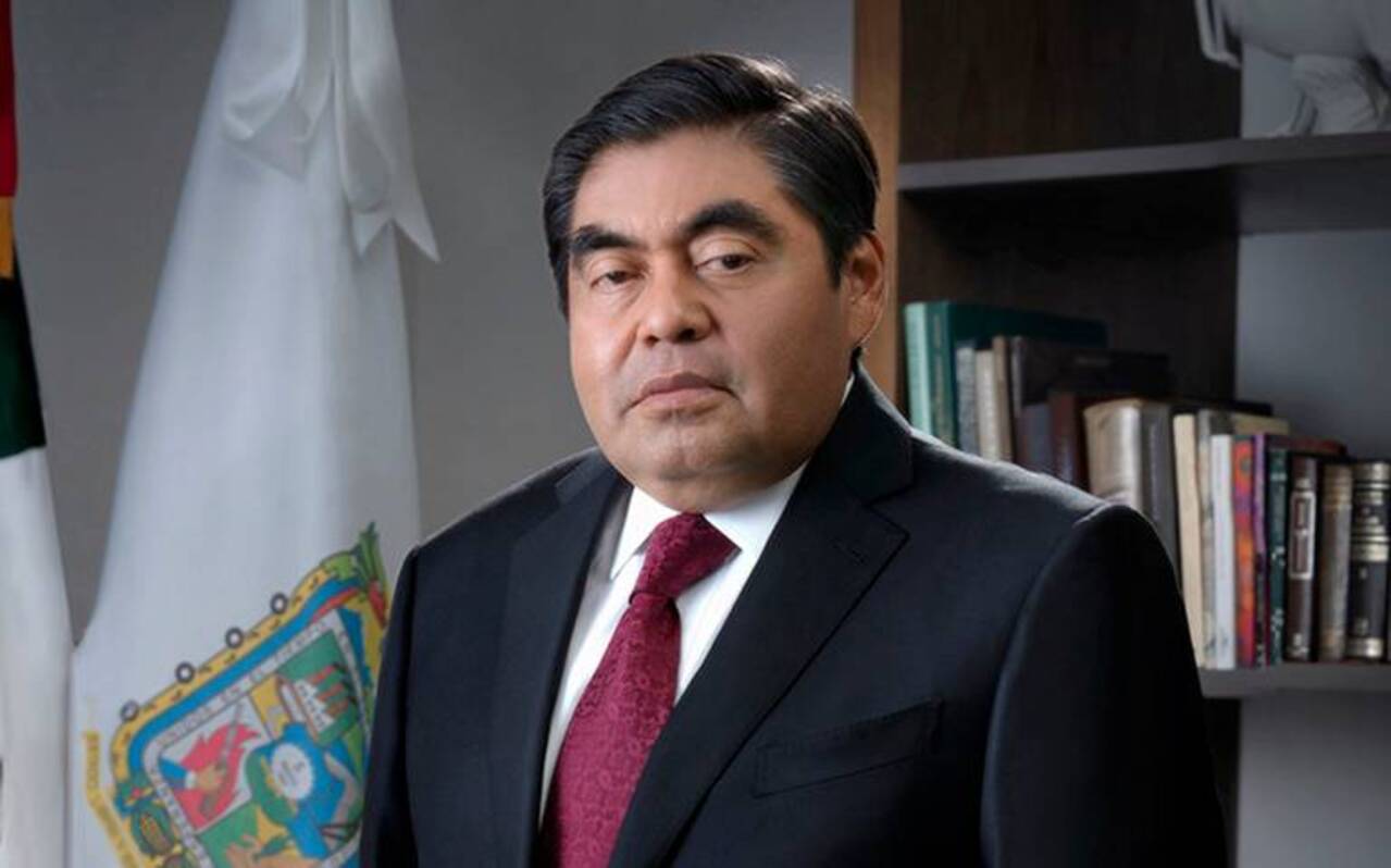 Lamento mucho el fallecimiento de Miguel Barbosa, gobernador de Puebla: AMLO