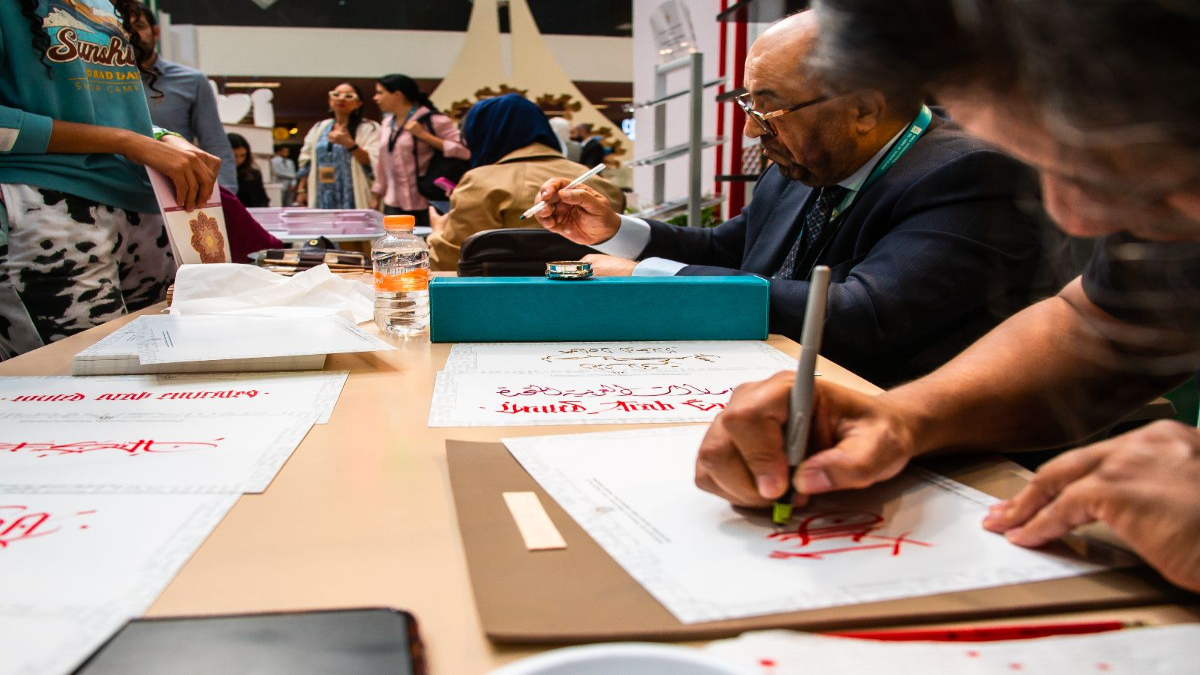 Reúne la FIL de Guadalajara a artistas dedicados a la caligrafía