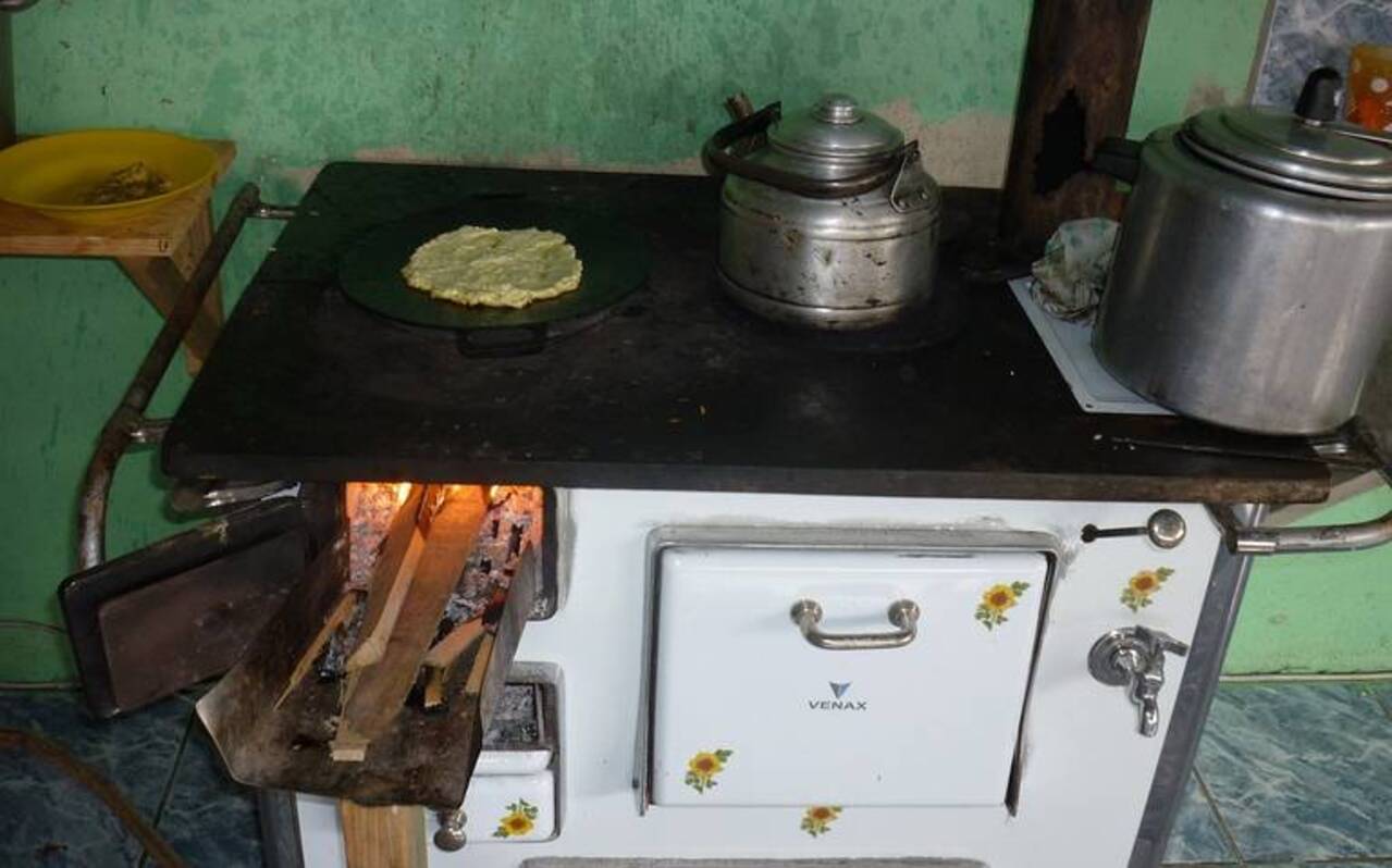 Las fonditas del norte de Veracruz cambian la estufa por la leña porque no les alcanza para el gas