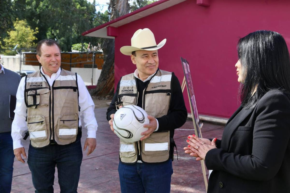 El gobernador de Sonora supervisa obras en Hermosillo y entrega de 150 camas de hospital para 18 municipios