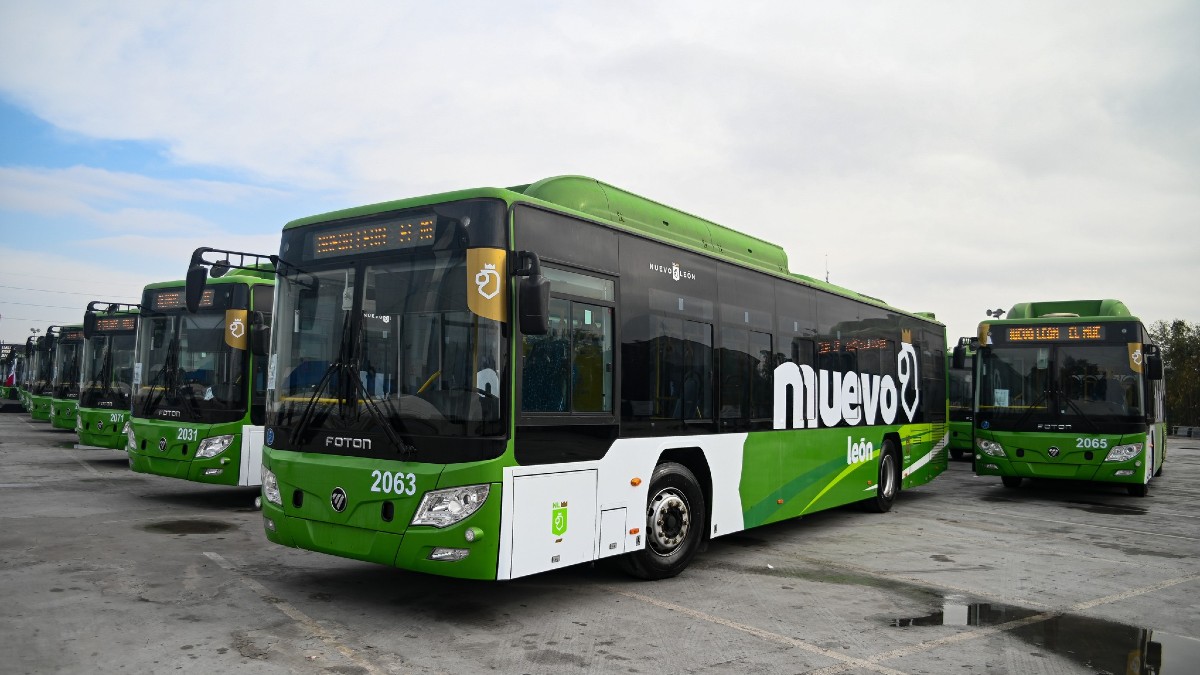 Camiones urbanos llegan a Nuevo León para  ayudar en la crisis del transporte