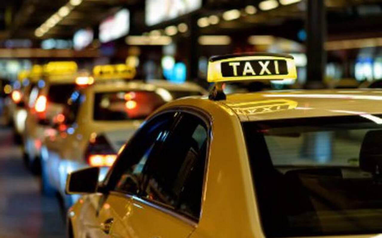 Los taxistas de Cancún “cazan” a choferes de Uber para “bajarles” el pasaje