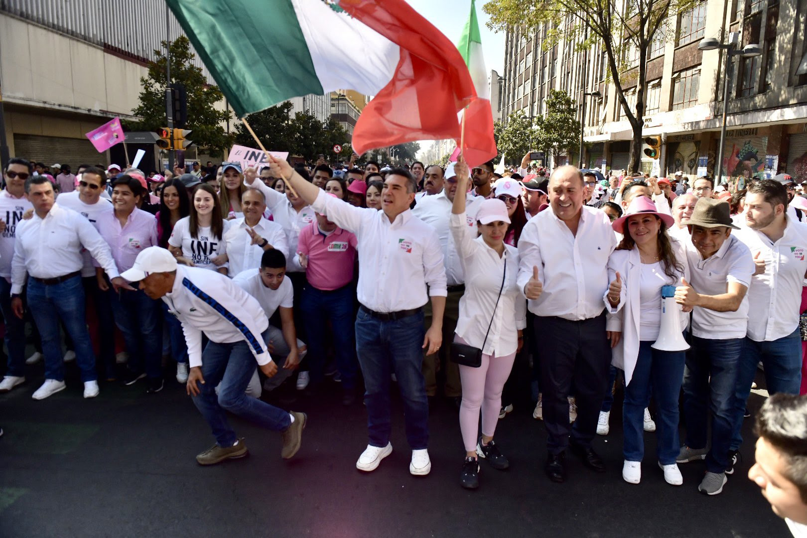 Los ciudadanos están unidos en defensa de la democracia: Alejandro Moreno